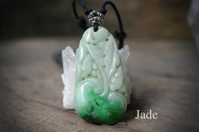 手彫り彫刻 大粒☆ミャンマー翡翠 シンプルペンダント 2090 | iichi