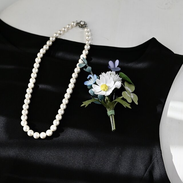 最終値下げ価格！希少　フランス　蚤の市　ブロカントレザー フラワー コサージュ 布花 野の花達のブーケコサージュ。入学式、卒業式、ハレの日に