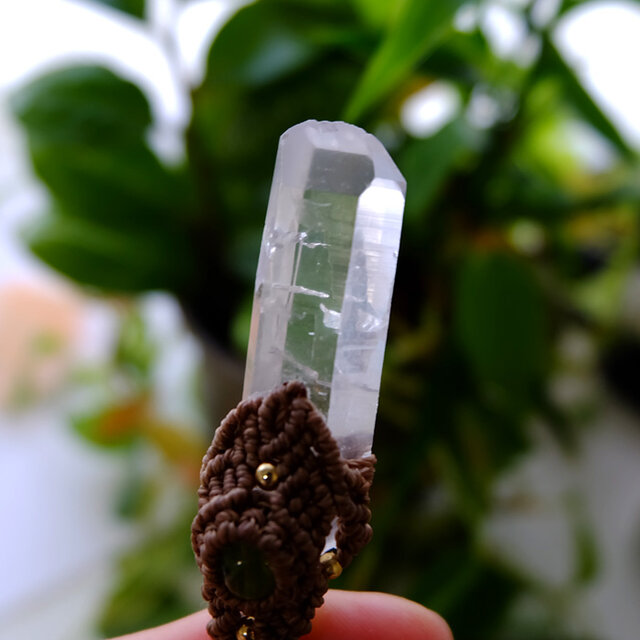 ペリドット（アメリカ産）水晶ポイント原石 （ブラジル産）マクラメ