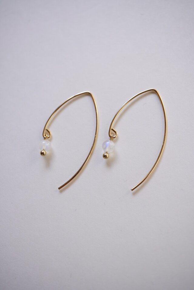 月虹Ⅱ ~K14gf レインボームーンストーンのピアス | iichi 日々の