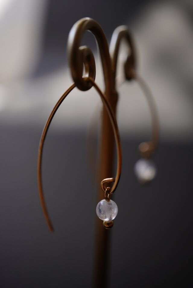 月虹Ⅱ ~K14gf レインボームーンストーンのピアス | iichi 日々の