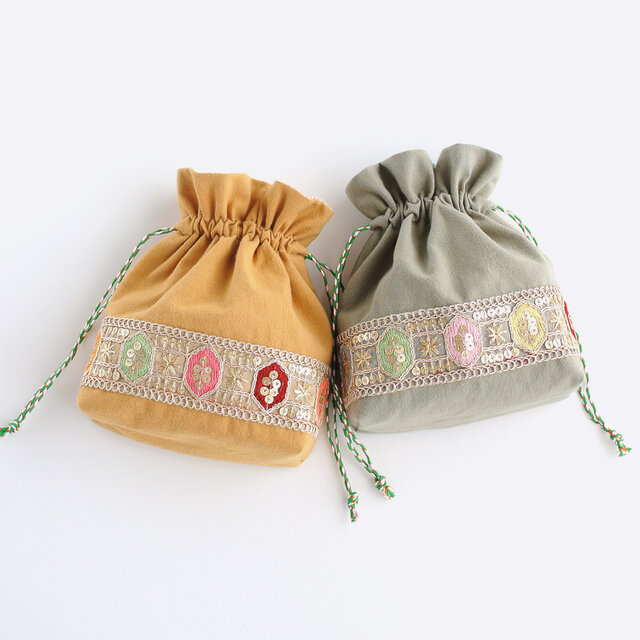 インド刺繍リボンのマチのある巾着ポーチ グリーン | iichi 日々の
