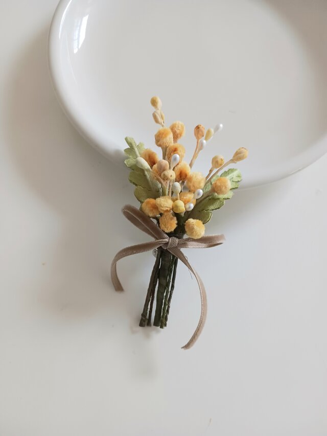 染め布花＊ミモザの花束コサージュ | iichi 日々の暮らしを心地よく