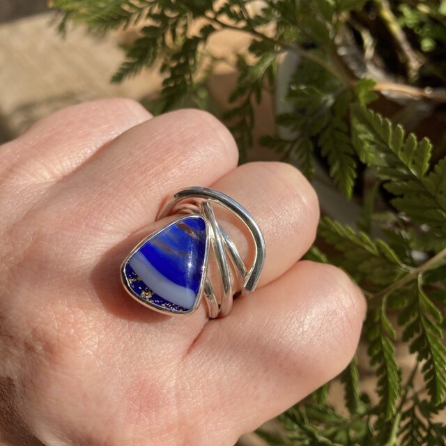 ガラスの鉱石のリング/950silve・槌目・紺ガラス#12 | iichi 日々の