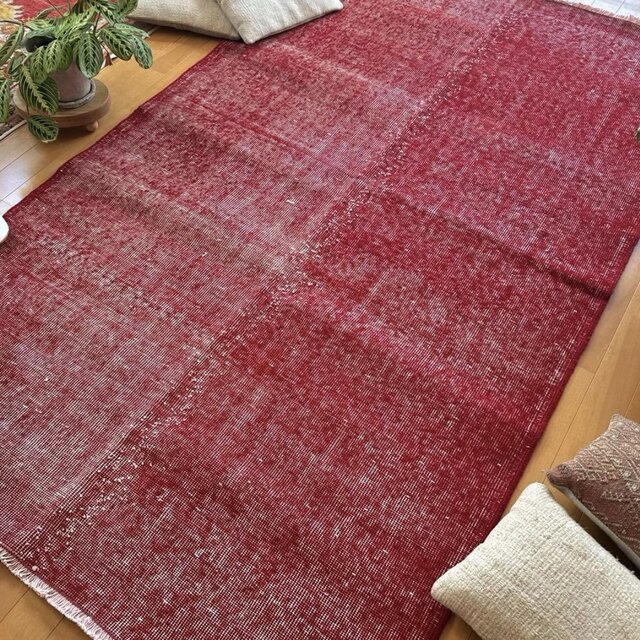 121×205 レッドオーバーダイ ワンカラーラグ トルコヴィンテージラグ