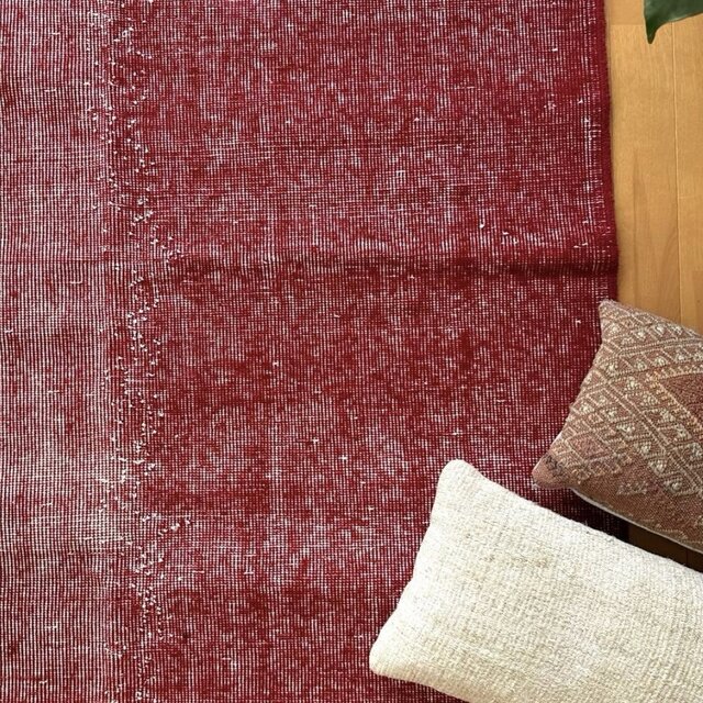 121×205 レッドオーバーダイ ワンカラーラグ トルコヴィンテージラグ