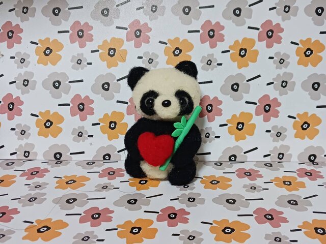 羊毛フェルト サヨナラぱんだちゃん ハートと笹 手のひらサイズ 可愛い