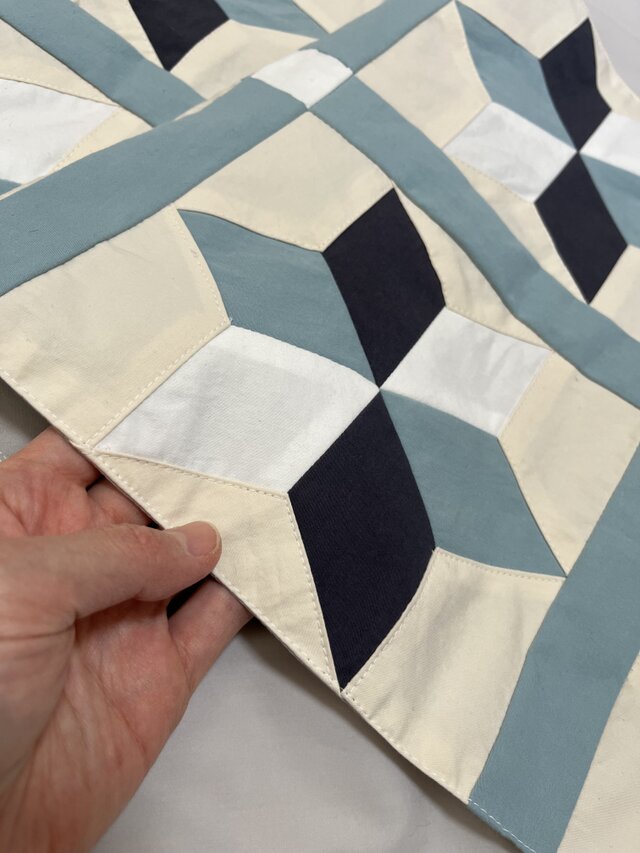 パッチワークのクロス | iichi 日々の暮らしを心地よくする