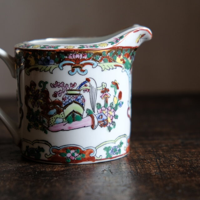 花籠と蝶々と花瓶◇中国廣彩 色絵金彩ミルクピッチャー チャイナレトロ
