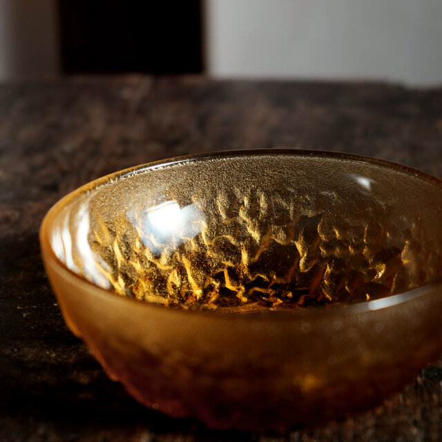 温もりを感じる琥珀色◇レトロで可愛い。アンバー硝子小鉢 曇りガラス