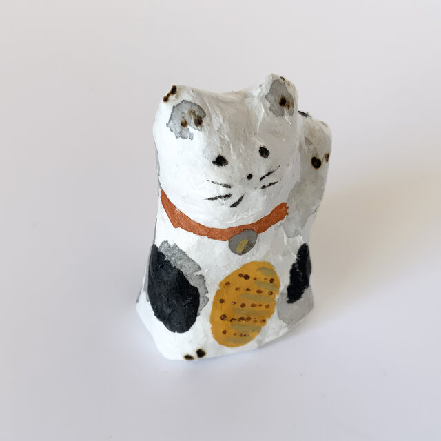 小さな招き猫 紙塑人形 | iichi 日々の暮らしを心地よくする