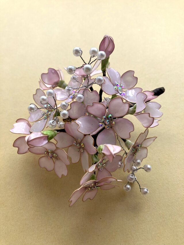 桜咲くコサージュ(クリップ付き) | iichi 日々の暮らしを 桜咲くコサージュ(クリップ付き) | iichi 日々の暮らしを