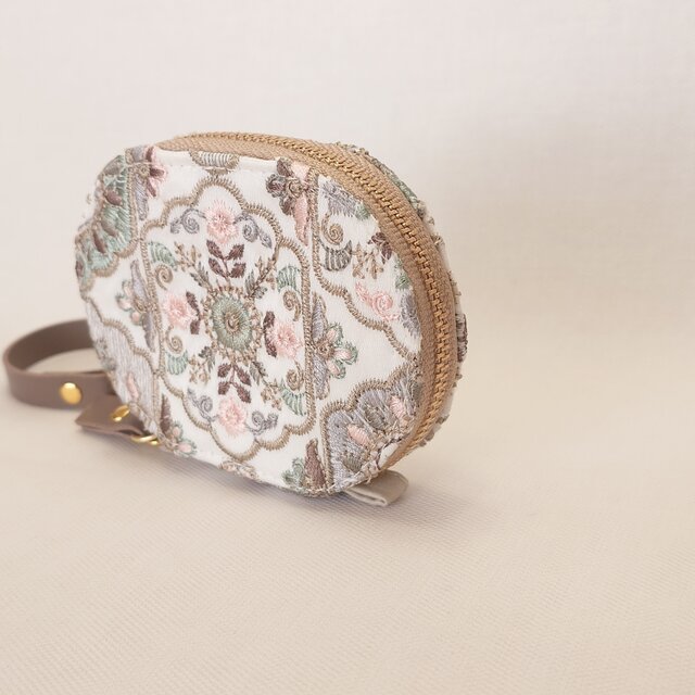 インド刺繍のポーチ | iichi 日々の暮らしを心地よくするハンドメイド
