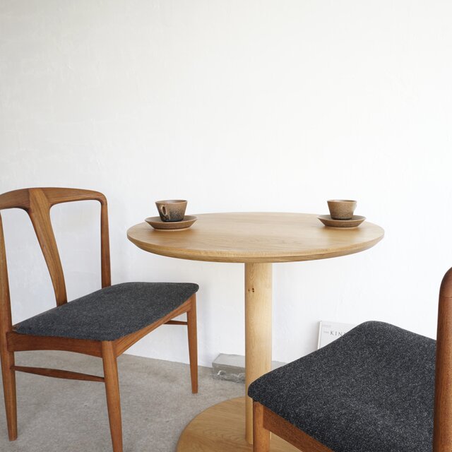 総無垢材 直径70cm オーク材 ラウンドテーブル 丸テーブル カフェ
