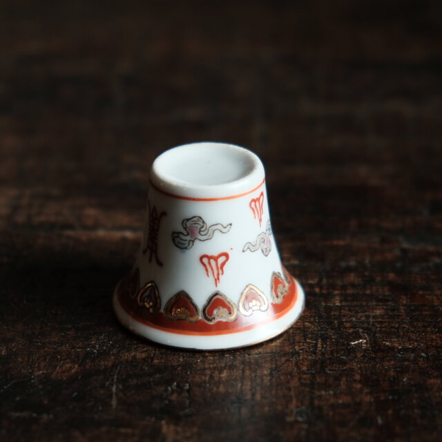 雲と漢字◇中国景徳鎮 赤絵金彩小ぶり猪口 茶杯 器 チャイナレトロ