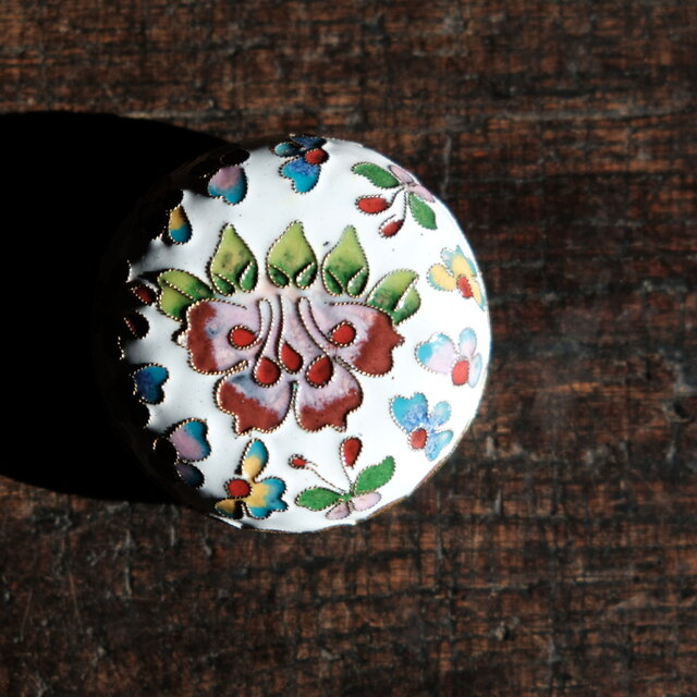 白に草花◇中国産 七宝焼小物入れ 香合 印合 チャイナレトロ