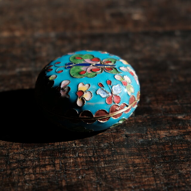 水色に花と蝶々◇中国産 七宝焼小物入れ 香合 印合 チャイナレトロ