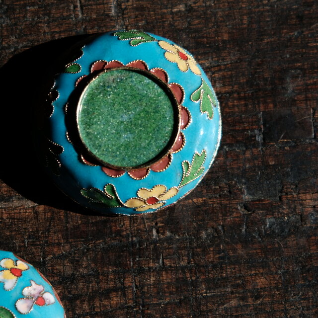 水色に花と蝶々◇中国産 七宝焼小物入れ 香合 印合 チャイナレトロ