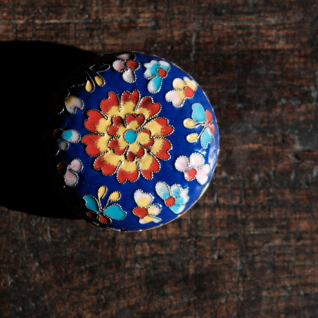 青に花と蝶々◇中国産 七宝焼小物入れ 香合 印合 チャイナレトロ