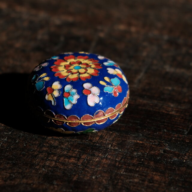 青に花と蝶々◇中国産 七宝焼小物入れ 香合 印合 チャイナレトロ