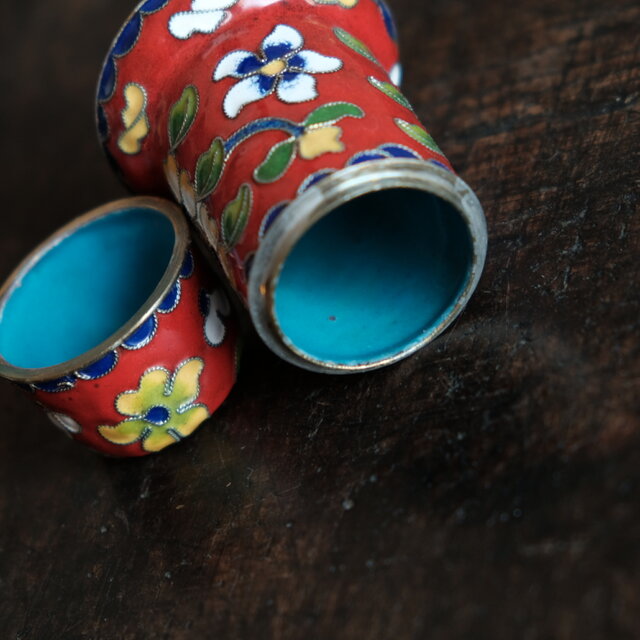 赤に草花◇中国七宝焼 小物入れ 楊枝入れ チャイナレトロ シノワズリ