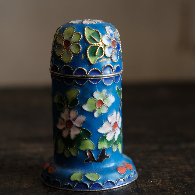 七宝焼　小物入れ　中国　美術　工芸品　古藝齋藏　銅 青に草花◇中国七宝焼 小物入れ 楊枝入れ チャイナレトロ シノワズリ