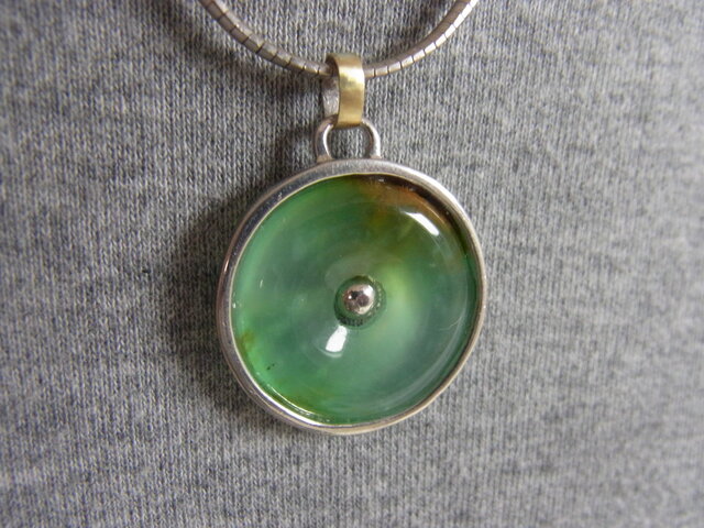 翡翠のペンダント | iichi 日々の暮らしを心地よくするハンドメイドや