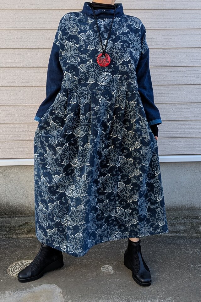 古布リメイク スタンドカラーの型染＋藍染タックワンピース 藍染 型染