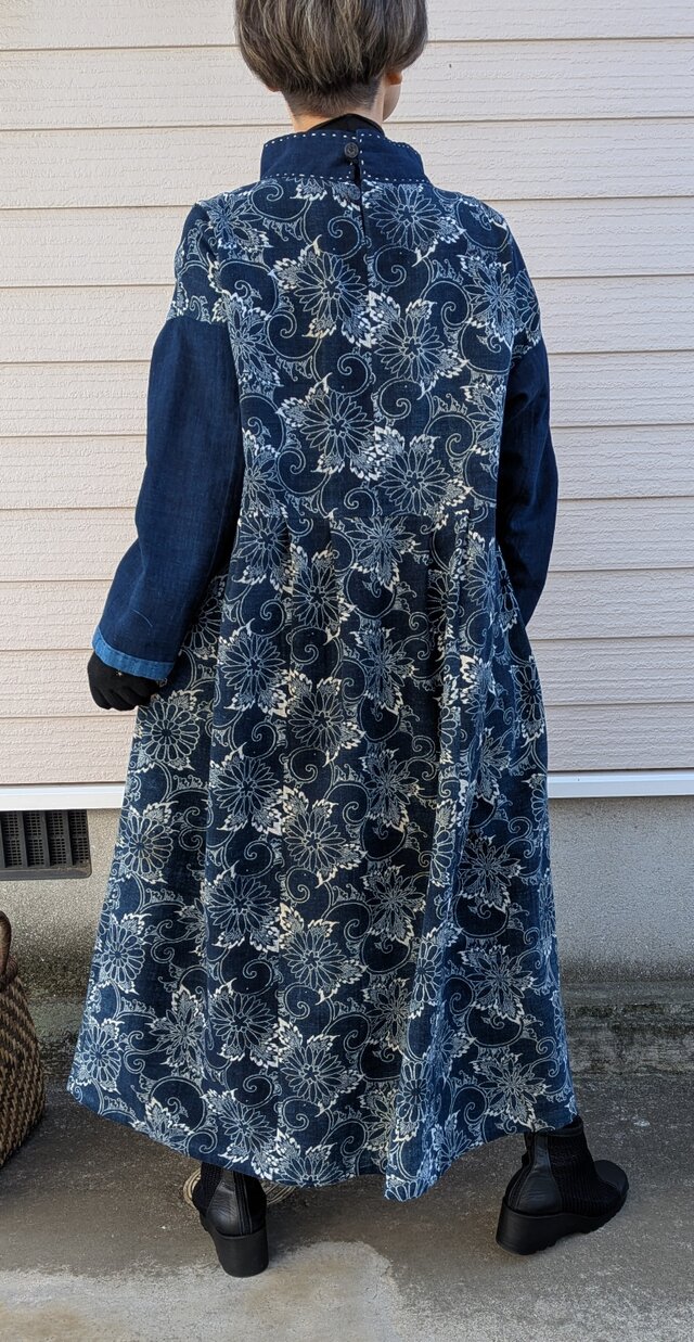 古布リメイク スタンドカラーの型染＋藍染タックワンピース 藍染 型染