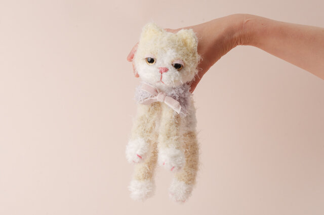 sample 硝子の瞳をもつ　こねこのあみぐるみ　ぬいぐるみ　白猫 もふもふしたくなる あみぐるみにゃんこ | Cat's Meow Books Virtual