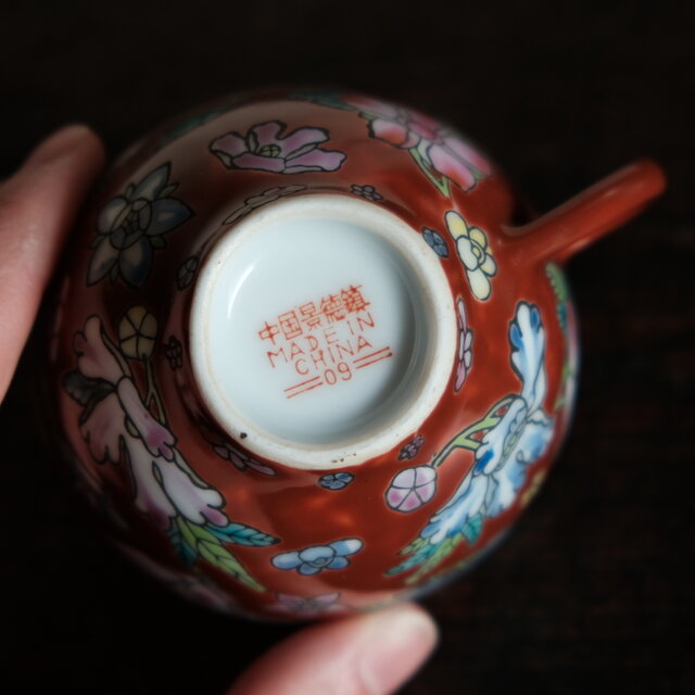 ブラウンにカラフルな草花◇中国景徳鎮 色絵ティーカップ 茶器