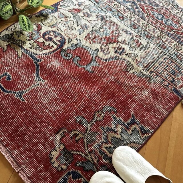 85×58㎝◇トルコヴィンテージラグ　レッド　ブルー　幾何学模様613 78×115アンティークレッド ボタニカル トルコヴィンテージラグ | iichi