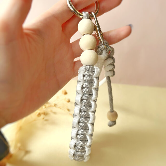 パラコード スマホストラップ ハンドストラップ バッグチャーム グレー