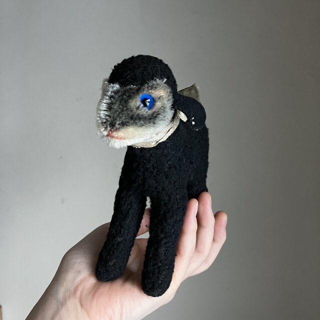 シュタイフ SWAPL 黒い羊のぬいぐるみ 左側半面に日焼け有り シュタイフ 黒ひつじの Swapl ドイツ ヴィンテージ | iichi 日々の