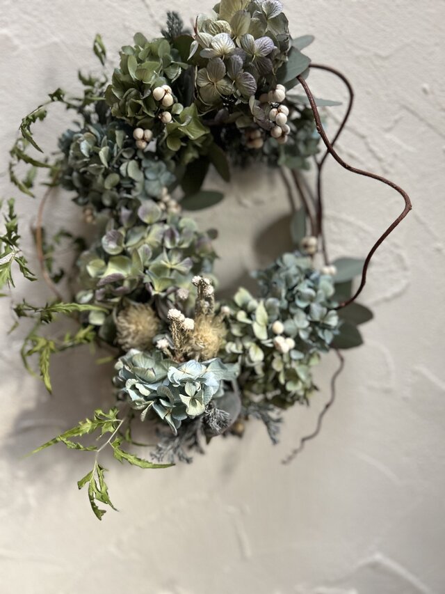 紫陽花の春を待つリース | iichi 日々の暮らしを心地よくする