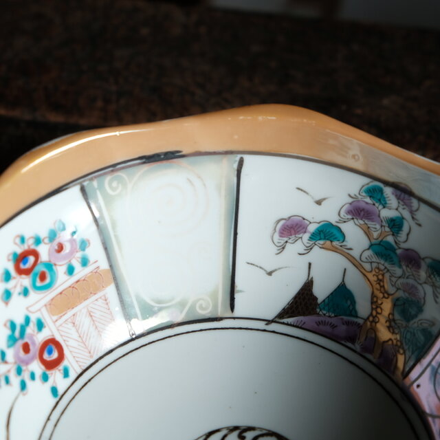 カラフルで可愛い◇見込みに龍。瀬戸焼 色絵金彩八角鉢 骨董・antiques