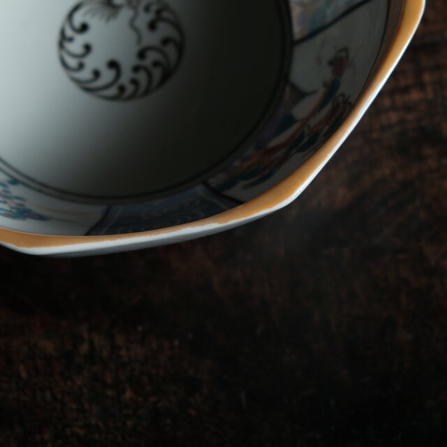 カラフルで可愛い◇見込みに龍。瀬戸焼 色絵金彩八角鉢 骨董・antiques