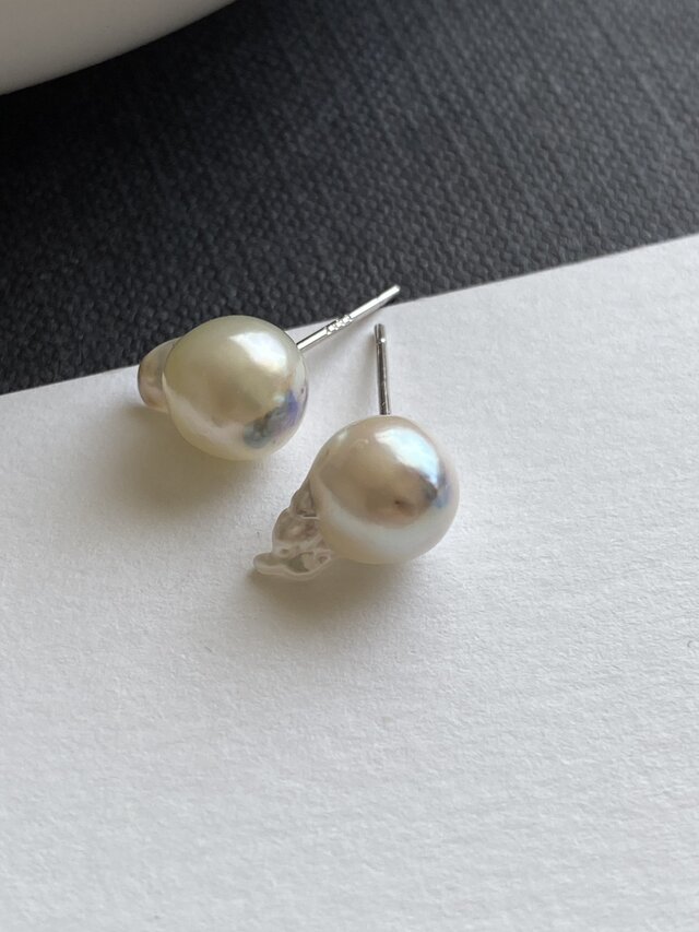 meme バロックパールピアス　シロイイヌ Sv 羽根パールアコヤバロックパールピアス バロックドロップタドポール