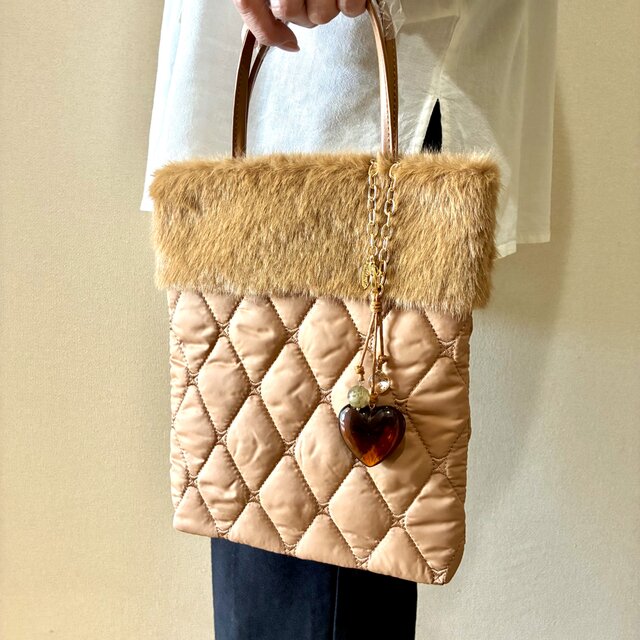SOLD◆ ハンドメイド ミニ バッグ チャーム キーホルダー チェーン ガラス ミニマル ハートガラス チェーンバッグチャーム グレー | iichi 日々の