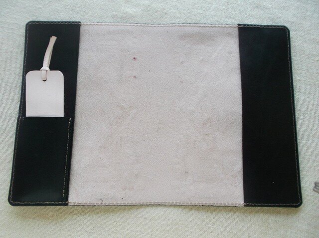 文庫サイズブックカバー 刻印、拭き染め 牛革 | iichi 日々の暮らしを