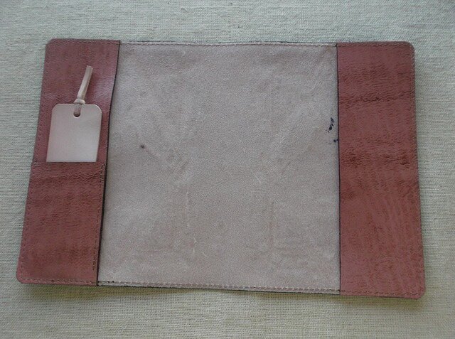 文庫サイズブックカバー 刻印、拭き染め 牛革 | iichi 日々の暮らしを
