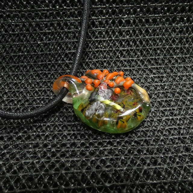 とんぼ、と柿 NO.454（ガラス、トンボ玉、一点物、伝統工芸