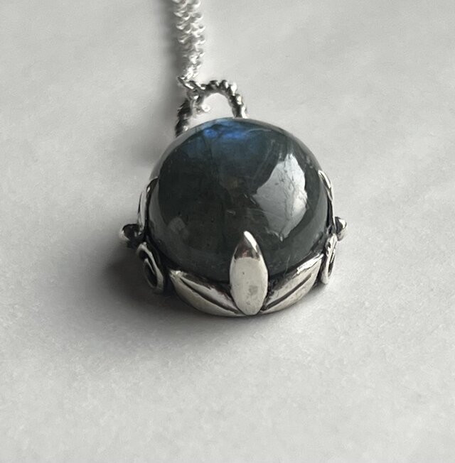 シルバーとラブラドライトのペンダント【hn188】 | iichi 日々の暮らし