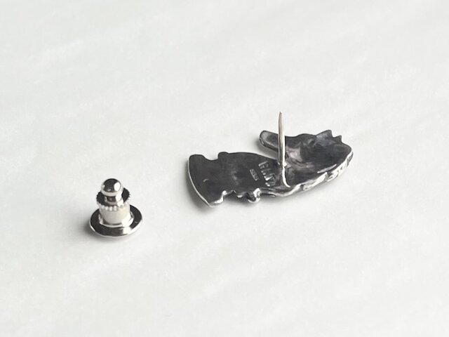 馬「Knight」のピンブローチ | iichi 日々の暮らしを心地よくする