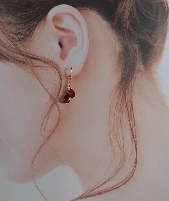 1月誕生石☆14kgf 天然石ガーネットピアス | iichi 日々の暮らしを