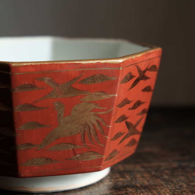 八角の形状◇雲と鳳凰の総柄。九谷焼 久谷永楽 赤絵金彩八角鉢 骨董