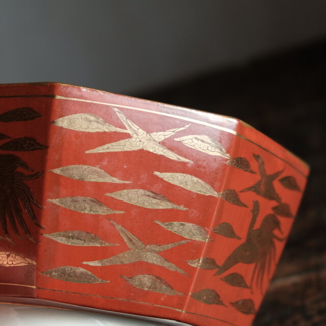 八角の形状◇雲と鳳凰の総柄。九谷焼 久谷永楽 赤絵金彩八角鉢 骨董