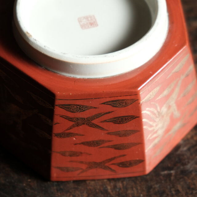 八角の形状◇雲と鳳凰の総柄。九谷焼 久谷永楽 赤絵金彩八角鉢 骨董