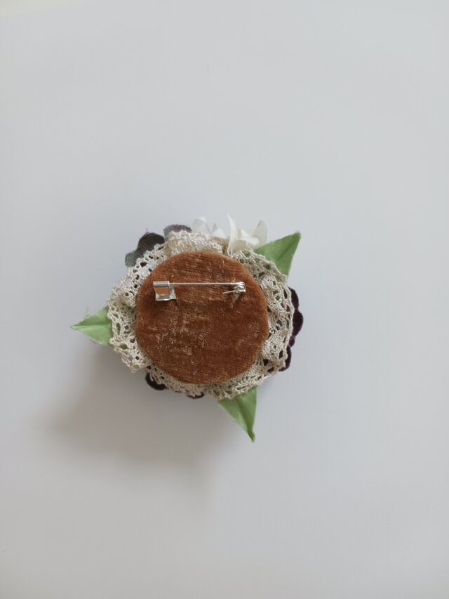 染め布花☆シックな薔薇のブローチ | iichi 日々の暮らしを心地よく