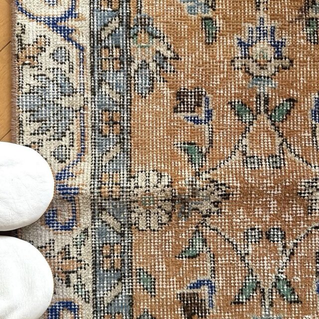 56×120ペールオレンジ 青い花 ボタニカル トルコヴィンテージラグ